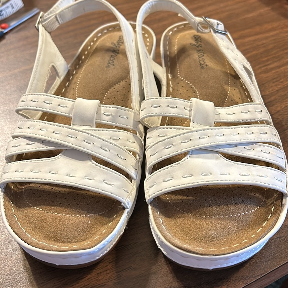 NWOT Easy Street Sandals Sz. 9.5